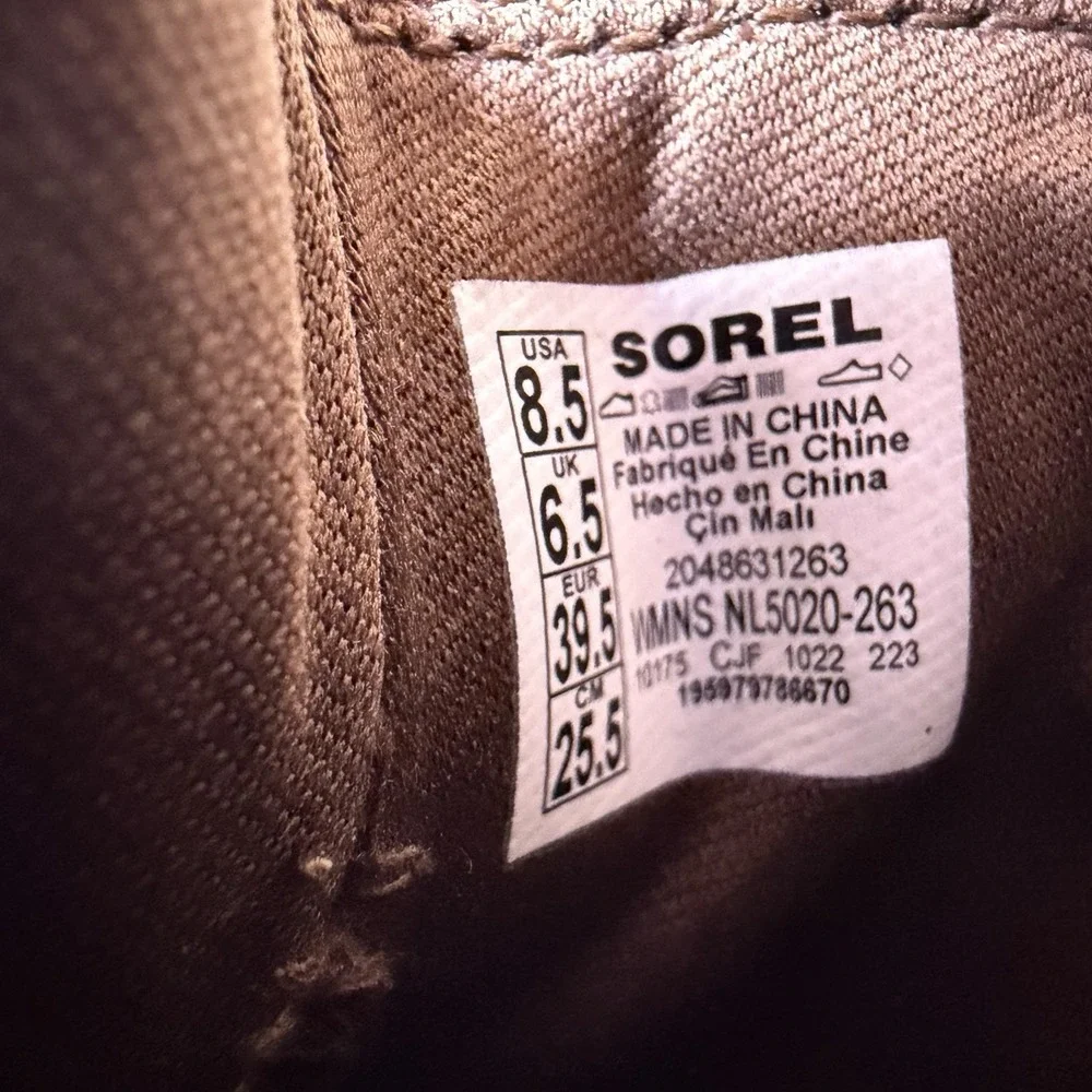 Sorel woman's Evie II Chelsea Size 8.5 Caribou Buff Gum Leather Waterproof Suede